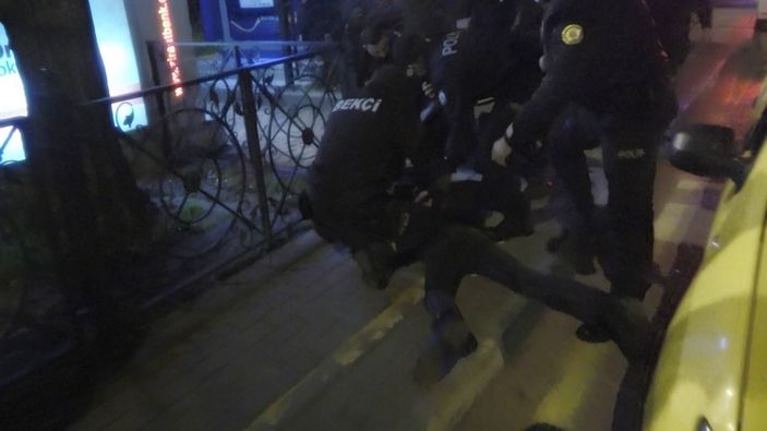 d Bursa’da kısıtlamada yakalandılar: Bize ceza yazamazsınız