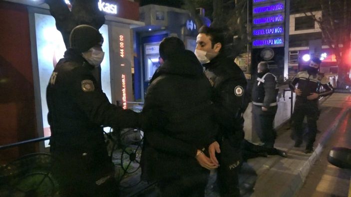 d Bursa’da kısıtlamada yakalandılar: Bize ceza yazamazsınız