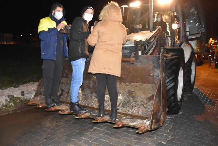 d Kırklareli’de evleri su bastı, vatandaşlar kepçeyle kurtarıldı