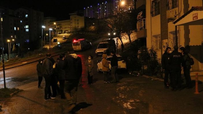 a İzmir'de 10 katlı binada yangın çıktı