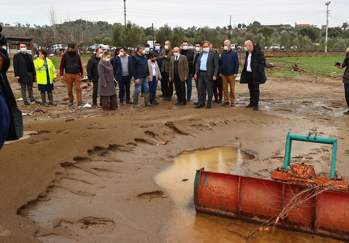 CHP heyeti, sel felaketinin yaşandığı İzmir'de incelemelerde bulundu