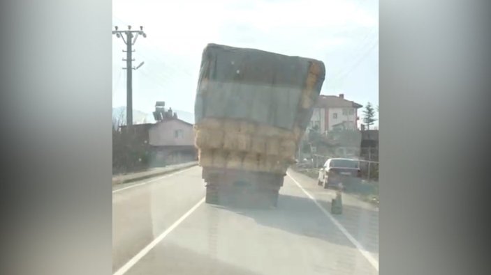 Isparta'da aşırı yüklenmiş kamyonun tehlikeli yolculuğu