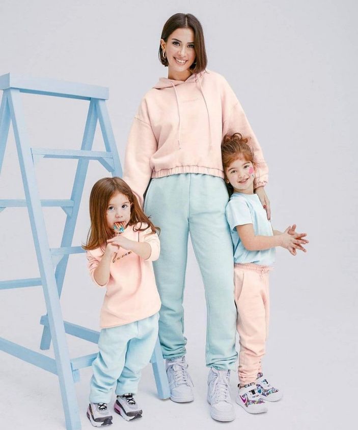 Buse Terim kızlarıyla poz verdi