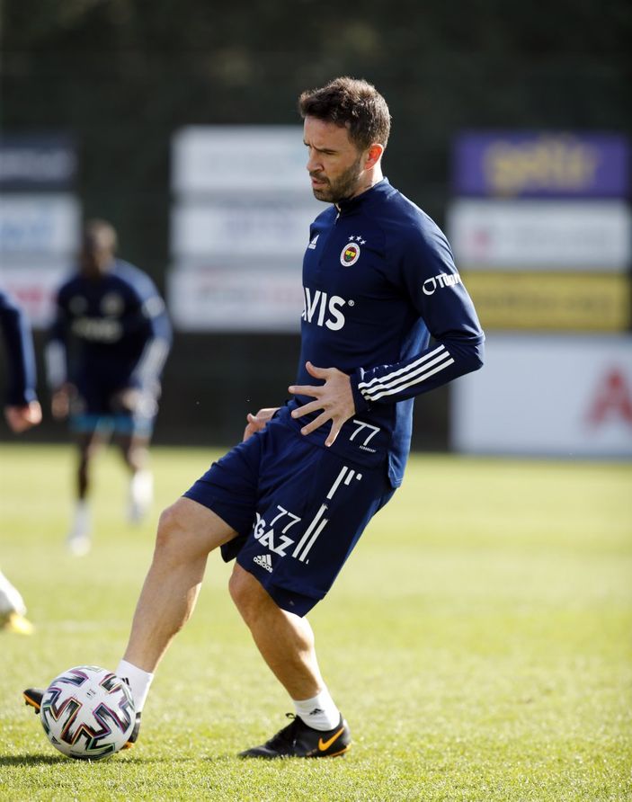 Derbi öncesi Gökhan Gönül ve Sinan Gümüş iyileşti