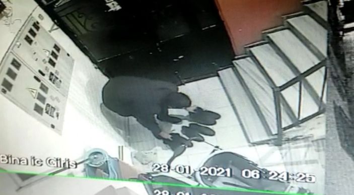 Gaziosmanpaşa'da apartmana giren ayakkabı hırsızı