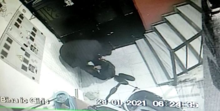 Gaziosmanpaşa'da apartmana giren ayakkabı hırsızı