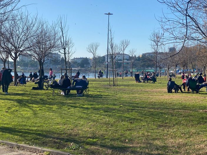 d İstanbul'da güneşli hava, koronavirüsü bir anlığını da olsa unutturdu