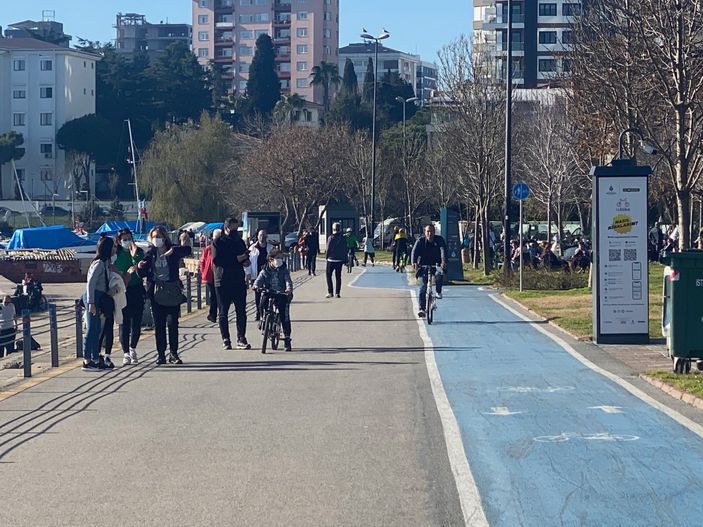 d İstanbul'da güneşli hava, koronavirüsü bir anlığını da olsa unutturdu