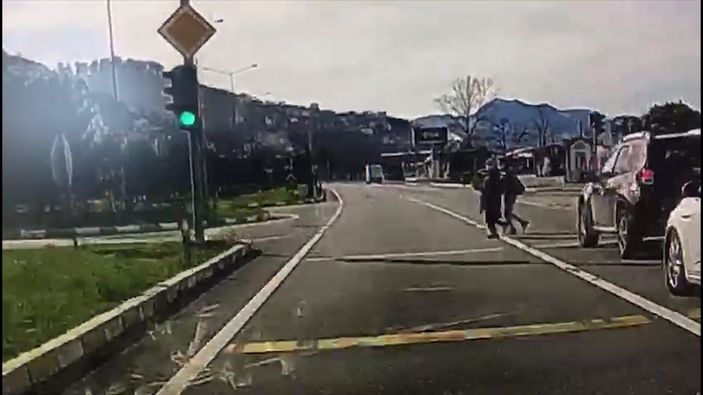 i Giresun'da yola atlayan yayalara araba çarptı