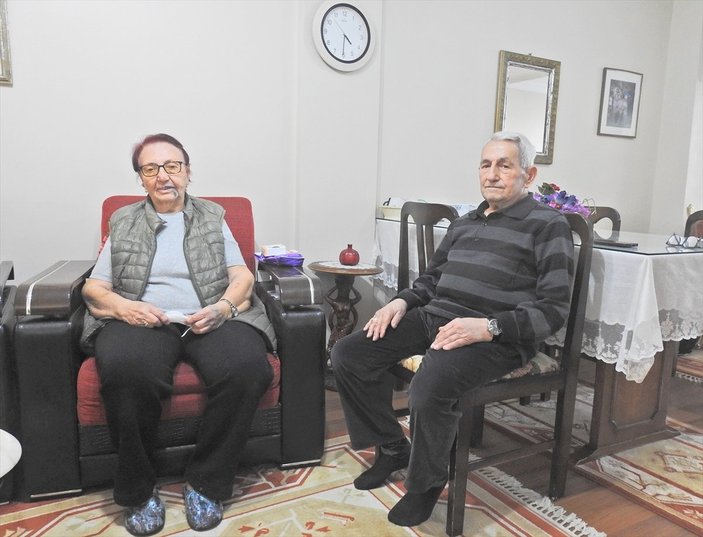 İzmir'de yaşlı çiftin evine girip darbettiler