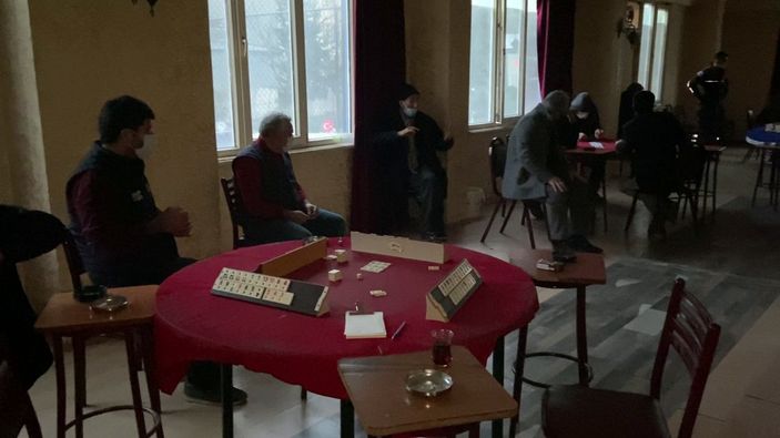 i Esenyurt’ta okey masasında yakalandı, camdan atlayarak kaçtı