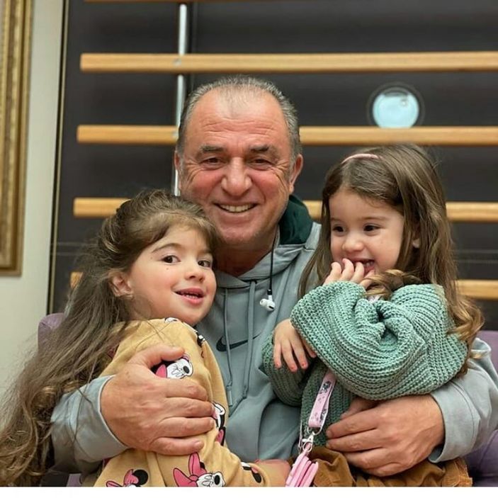 Buse Terim kızlarıyla poz verdi