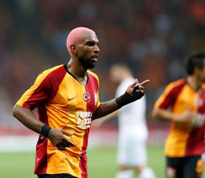 Ryan Babel'in sözleşmesi uzuyor