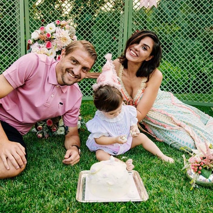 Şükran Ovalı makyajla bambaşka biri oldu