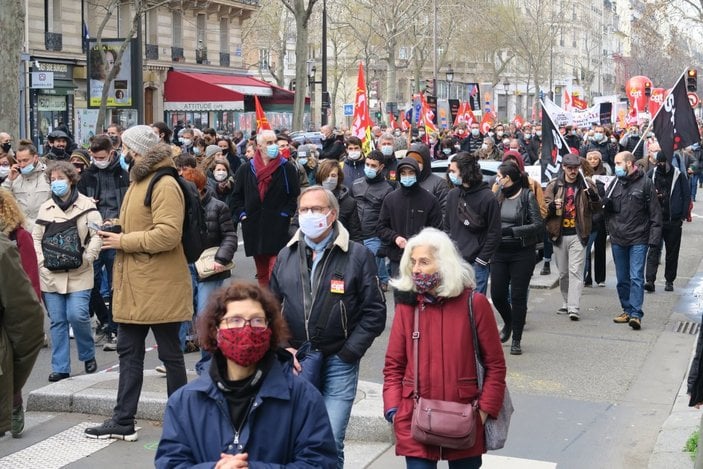 Fransa’da 175 kent ve kasabada 'işten çıkarma' protestosu