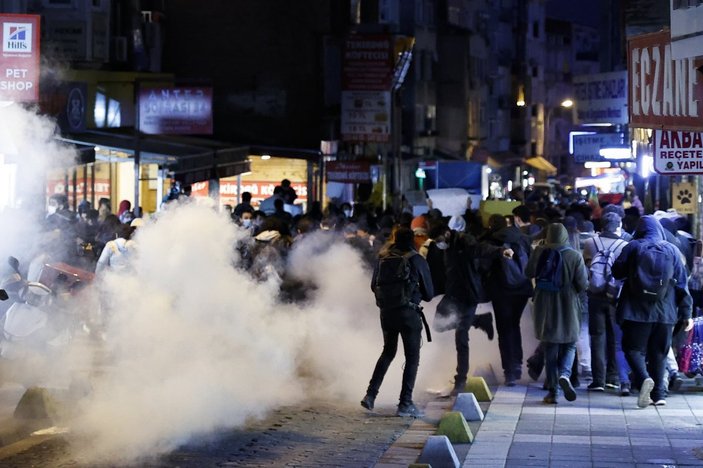 Kadıköy'deki protestolarda güvenlik güçlerine saldıran 5 kişi yakalandı
