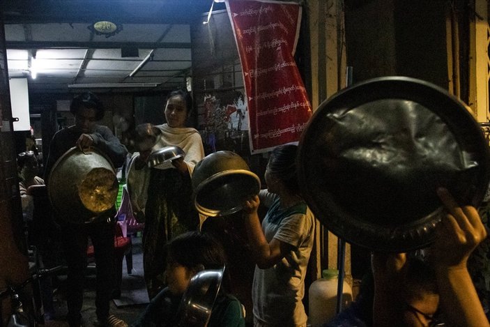Myanmar'da darbeye karşı protesto yapan göstericiler gözaltına alındı