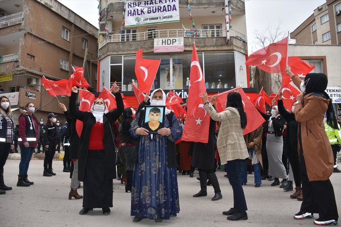 Şırnaklı aileler HDP İl Başkanlığı önünde eylem yaptı