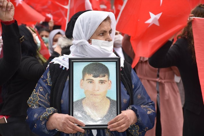 Şırnaklı aileler HDP İl Başkanlığı önünde eylem yaptı