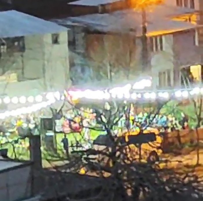 Bursa'da koronavirüse rağmen sokak düğünü düzenlendi