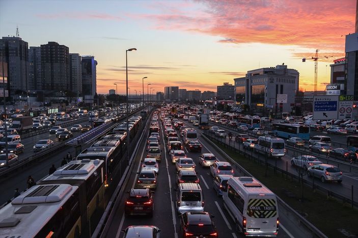 İstanbul'da kısıtlama öncesi trafik yoğunluğu