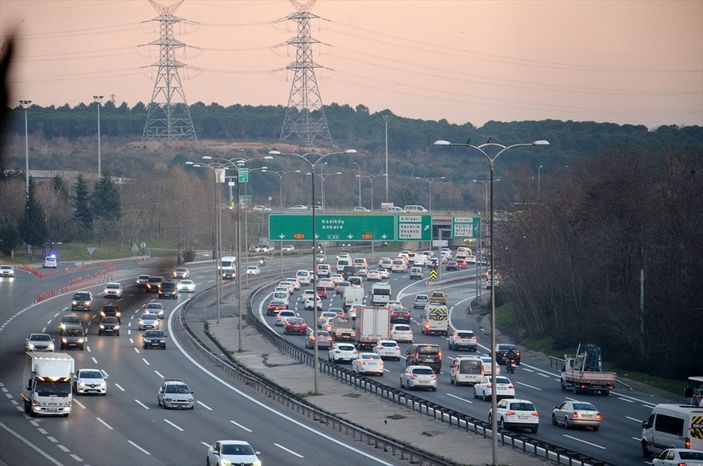 İstanbul'da kısıtlama öncesi trafik yoğunluğu