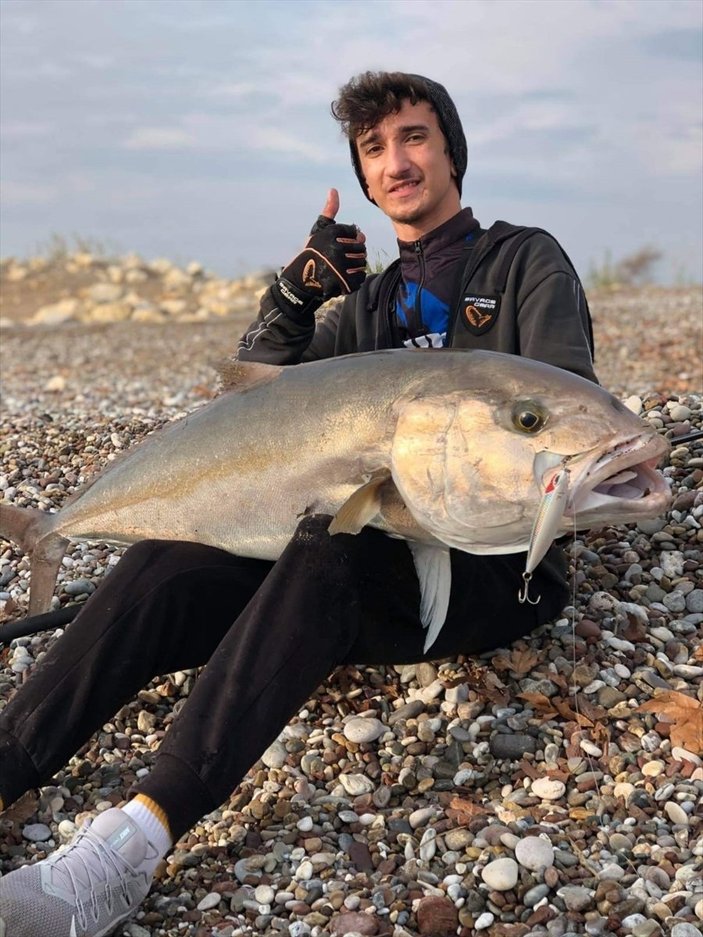 Antalyalı lise öğrencisi, oltayla 42 kilogramlık balık yakaladı