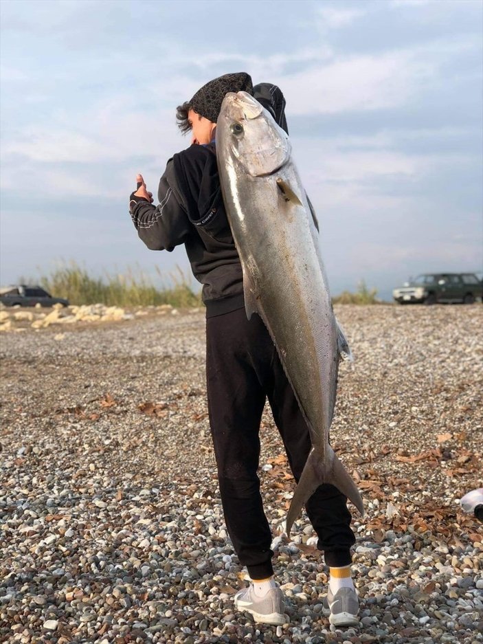 Antalyalı lise öğrencisi, oltayla 42 kilogramlık balık yakaladı
