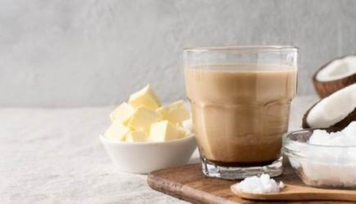 Kahvenin içine hindistan cevizi yağı eklenir mi? Kahveye hindistan cevizi yağı eklemek faydalı mı?