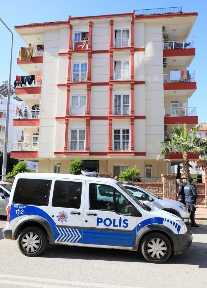 Antalya'da bir kadının, yara izleri yüzünden intihar ettiği iddia edildi