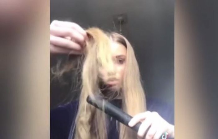 Düzleştiricisi ile TikTok videosu çekerken saçlarını yaktı