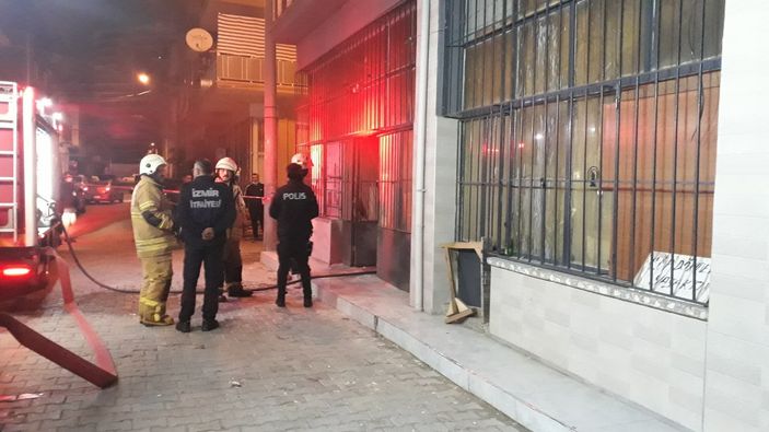 İzmir'de marangoz atölyesinde yangın çıktı