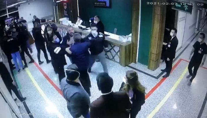 İ Gaziantep'ta hasta yakınları, sağlık çalışanlarına saldırdı