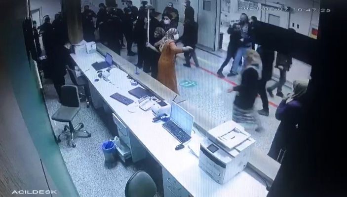 İ Gaziantep'ta hasta yakınları, sağlık çalışanlarına saldırdı