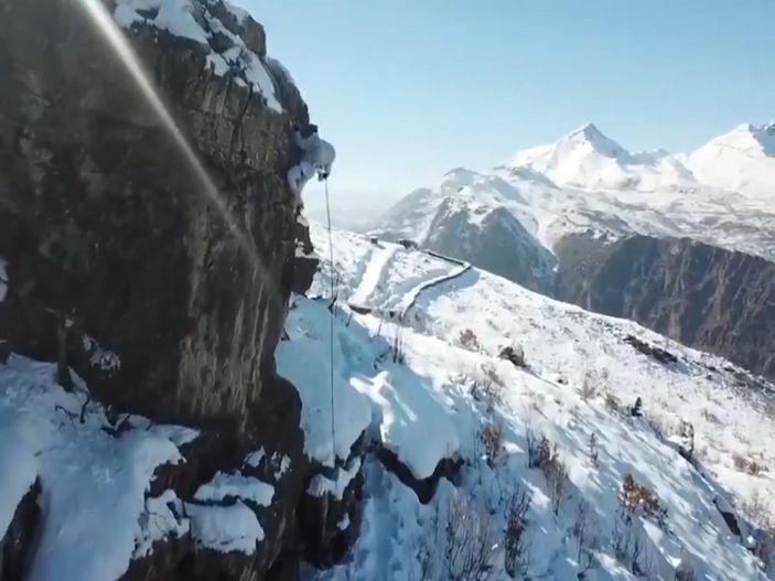 İ MSB, komandoların zorlu kış şartlarındaki terörle mücadelesini paylaştı