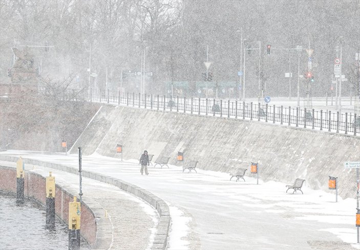 Avrupa'da kar yağışı etkili oldu
