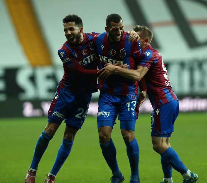 Benfica, Vitor Hugo'yu izletiyor