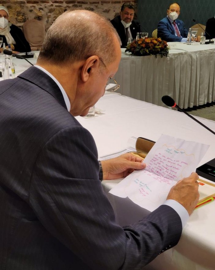 Almanya’da yaşayan minik Sena’dan Cumhurbaşkanı Erdoğan’a mektup