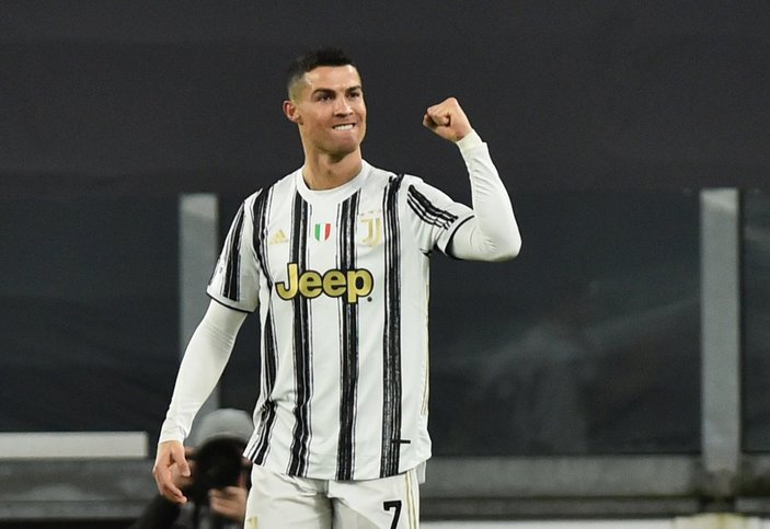 Juventus evinde Roma'yı yenerek zirve yarışını sürdürdü