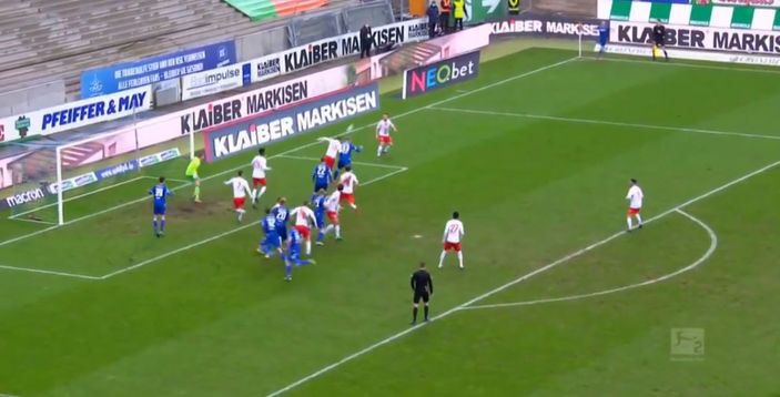 Karlsruher'in ilginç korner taktiği