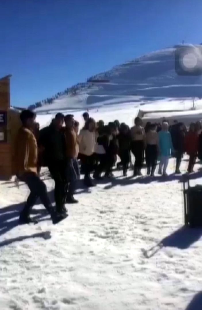 Kahramanmaraş'ta kayak merkezinde halay tepki çekti