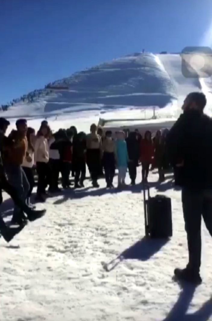 Kahramanmaraş'ta kayak merkezinde halay tepki çekti