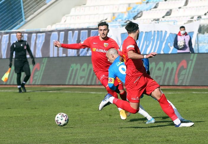 a BB Erzurumspor 10 kişi kaldığı maçta Kayserispor'la berabere kaldı