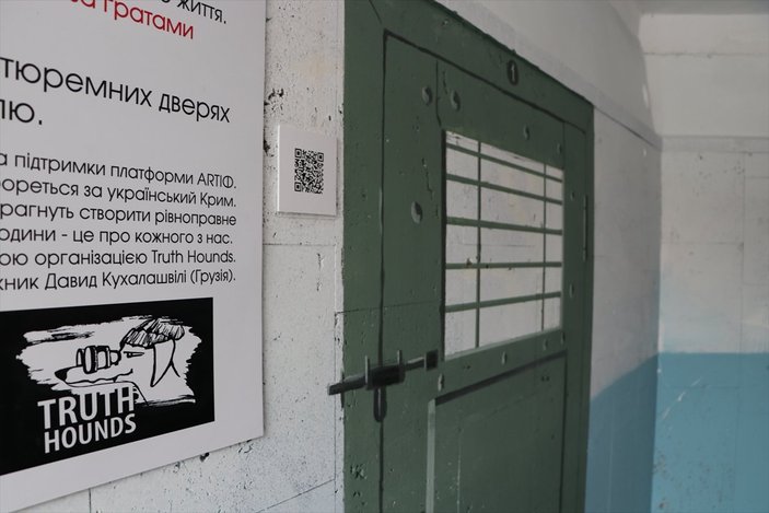 Ukrayna'da Kırımlı tutukluları alt geçidi hapishaneye çevirerek andılar