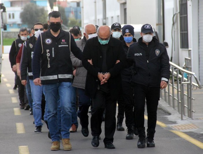 Adana'da borçluları eşlerini kaçırmakla tehdit eden tefecilere operasyon