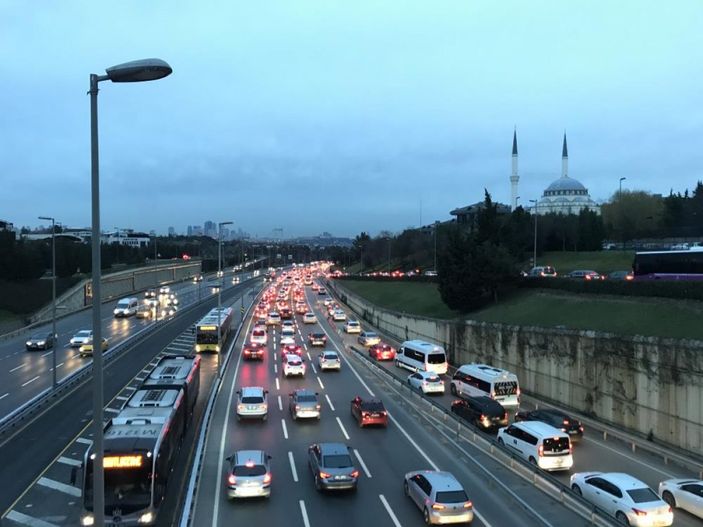 İstanbul'da kısıtlama sonrası trafik