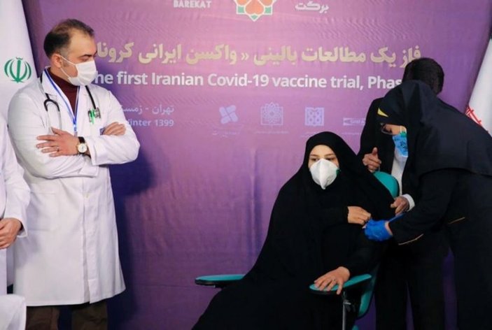 İranlı din adamı: Koronavirüs aşısı yaptıranlar 'eşcinsel' oldu