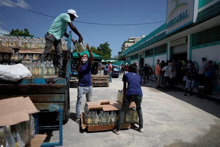 Küba'da devlet kontrolündeki sektörlerde özel işletmelere faaliyet izni verildi