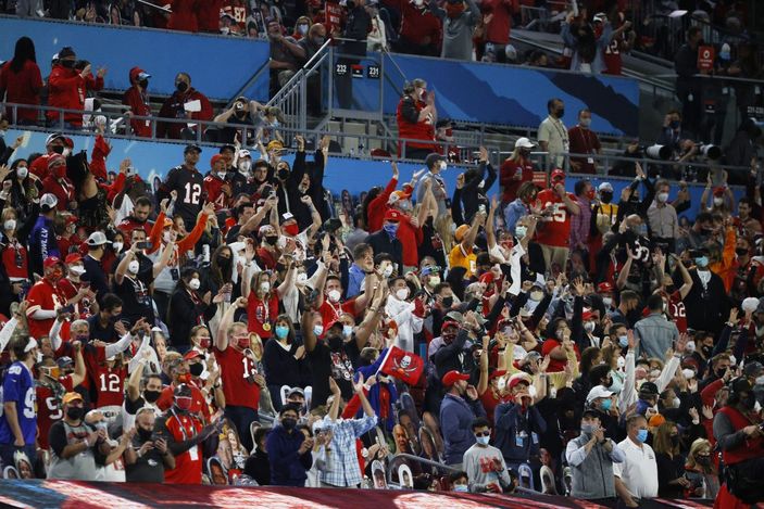 r Super Bowl'da korona önlemleri unutuldu