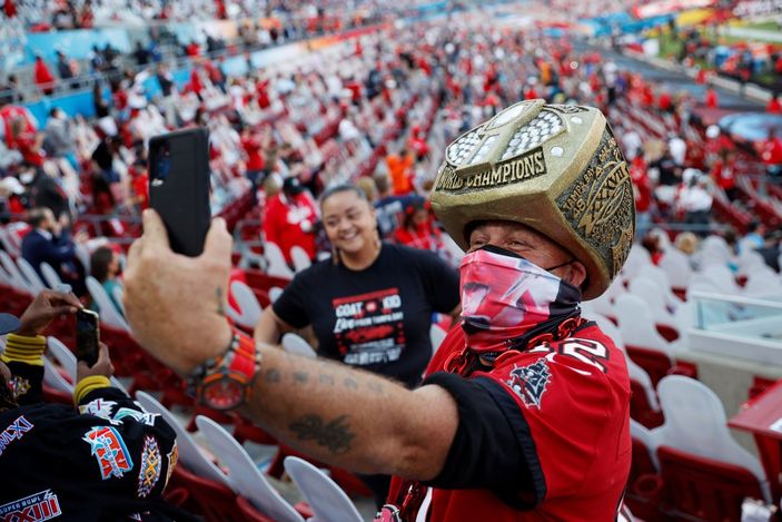 r Super Bowl'da korona önlemleri unutuldu